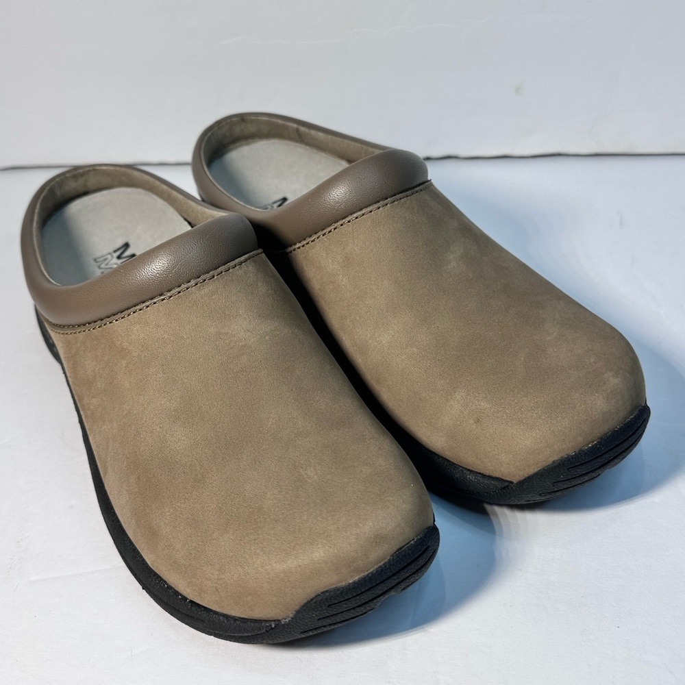 Women’s Merrell Tan Slip-On Clogs - Picture 6 of 7